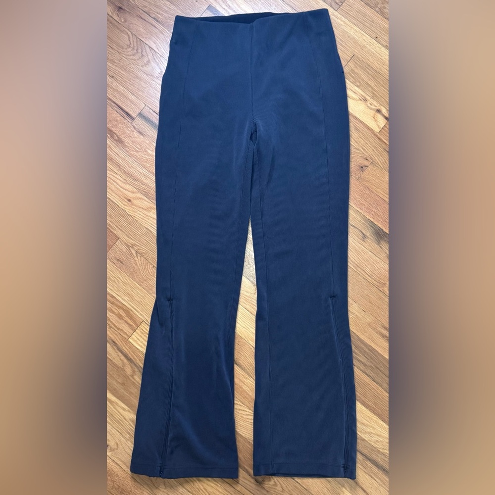 Lululemon Blk Ribbed-Zipper Bottom Flare Pants sz 10